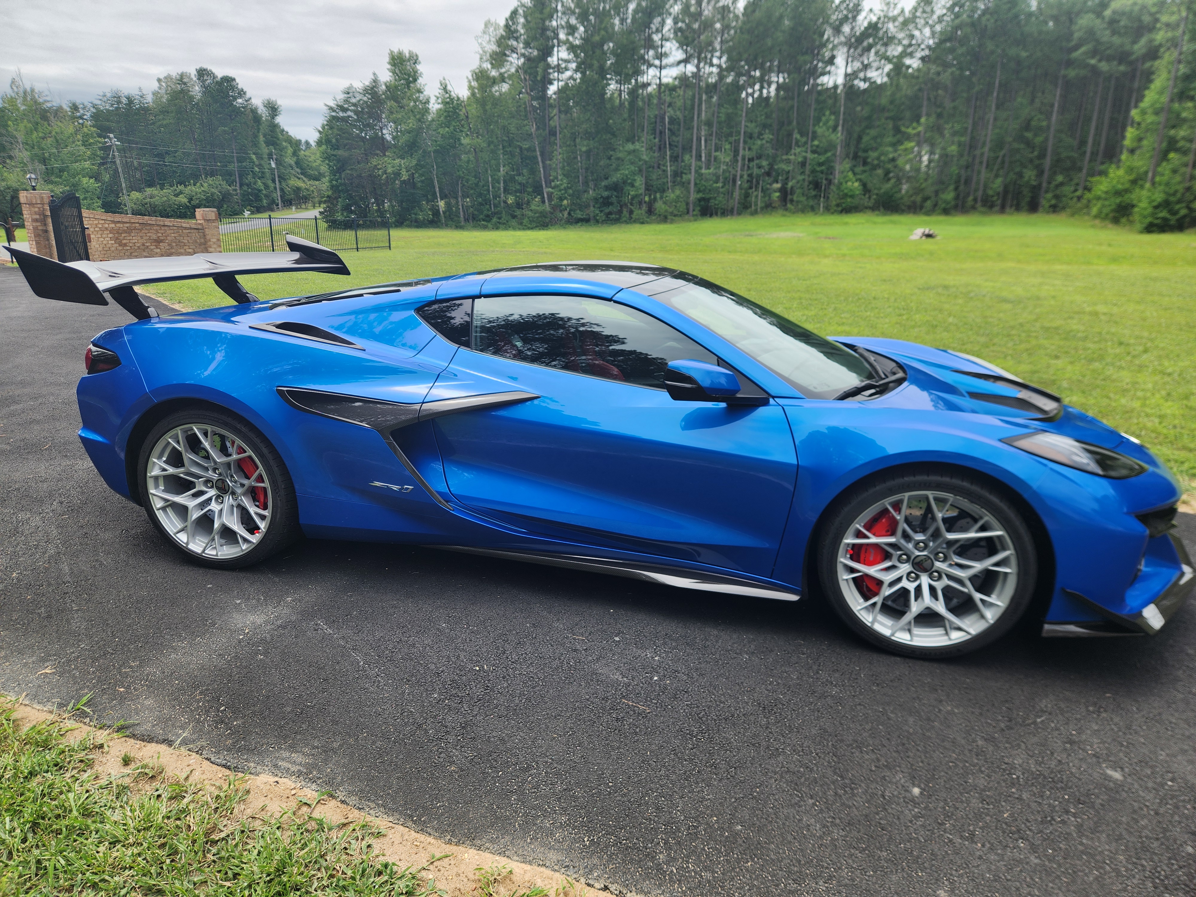 Used 2026 Chevrolet Corvette ZR1 w/ ZR1 Carbon Fiber Aero Package RWD image 2