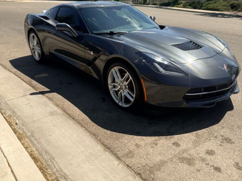 Used 2019 Chevrolet Corvette Stingray Coupe w/ 1LT RWD image 14