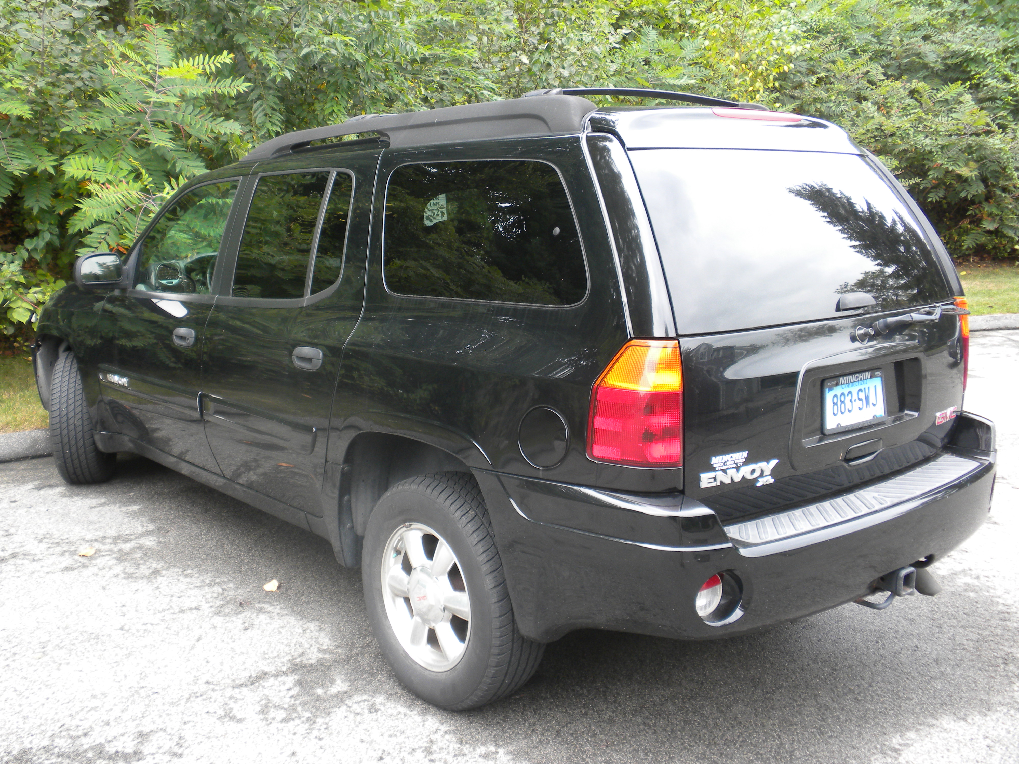 Used 2004 GMC Envoy XL SLE w/ 1SB Preferred Equipment Group AWD/4WD image 1