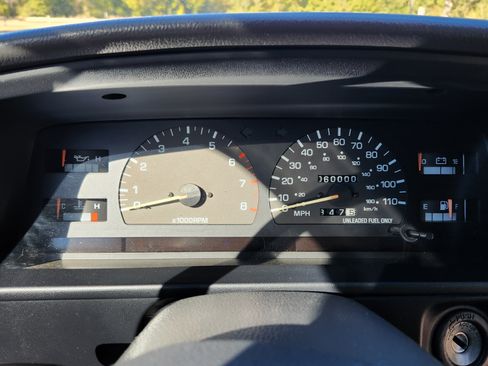 Used 1992 Toyota Pickup Deluxe image 15