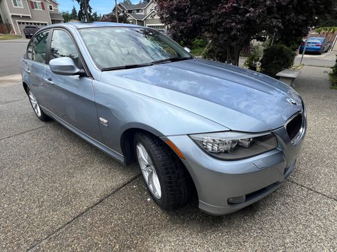 Used 2010 BMW 328i xDrive Sedan AWD/4WD image 2