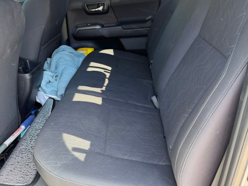 Used 2016 Toyota Tacoma TRD Off-Road w/ Premium & Technology Package image 13