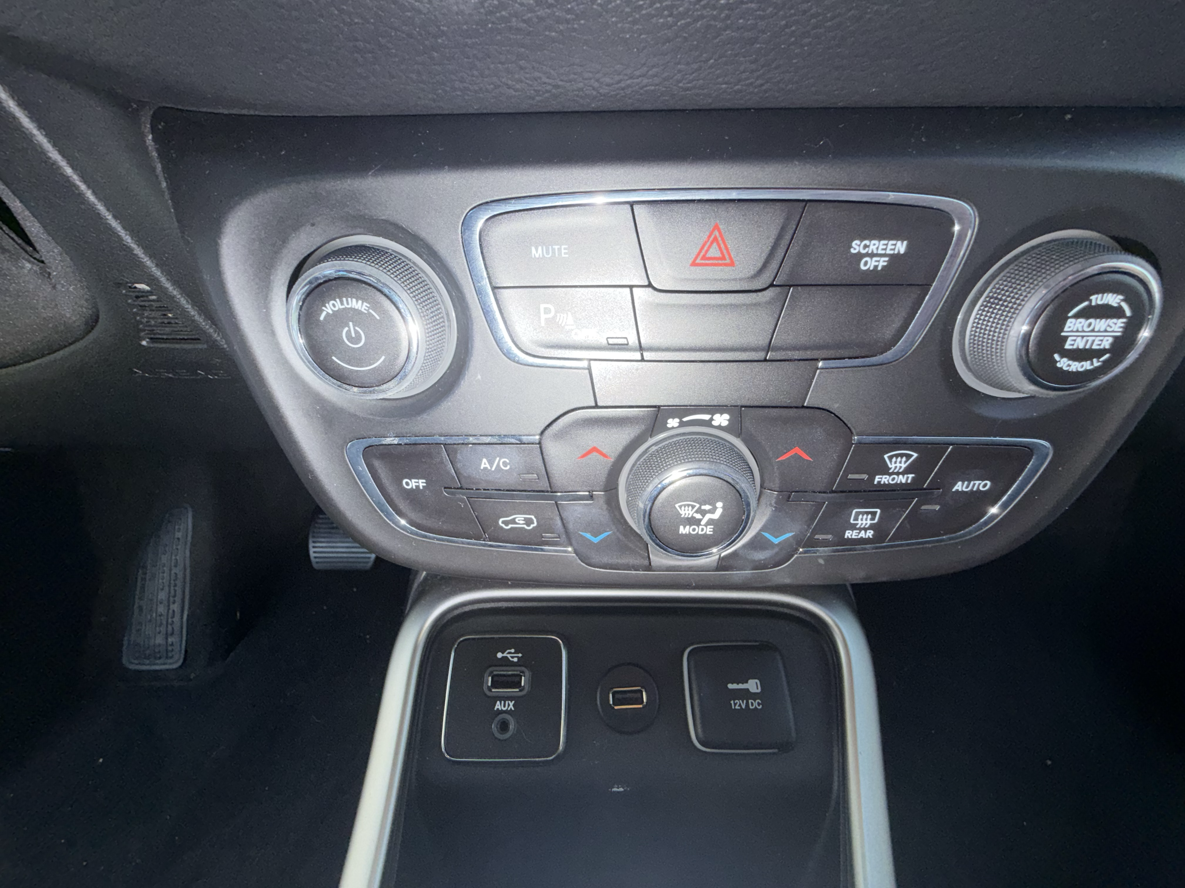Used 2018 Jeep Compass Sport w/ Tech Group FWD image 11