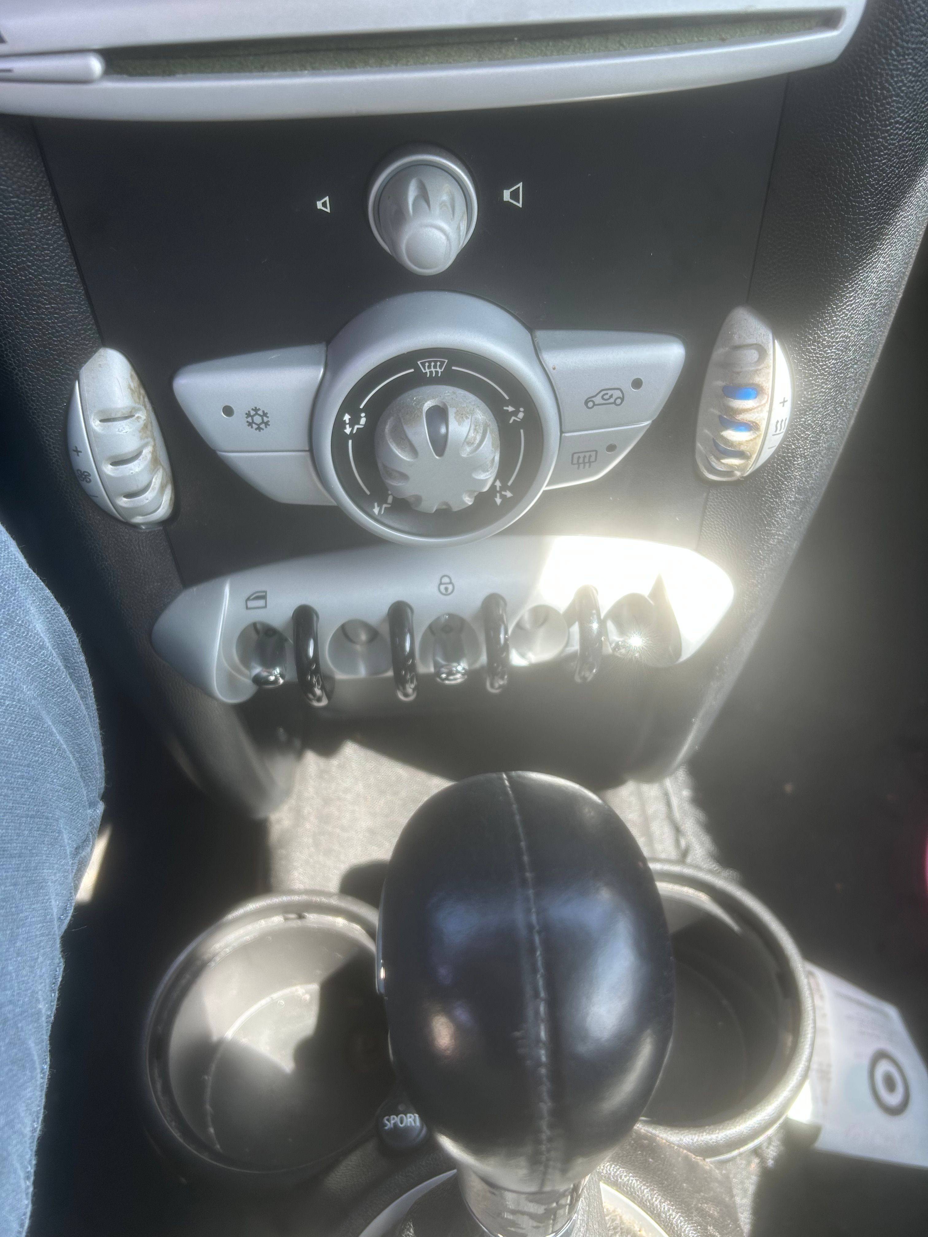 Used 2010 MINI Cooper Hardtop FWD image 25