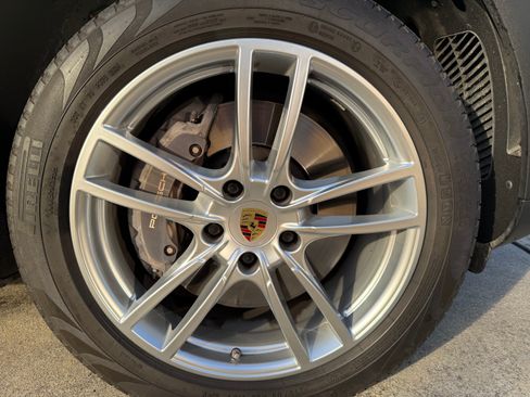 Used 2021 Porsche Cayenne image 19