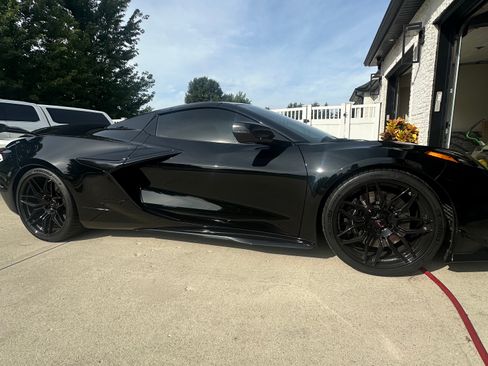 Used 2025 Chevrolet Corvette Z06 w/ Stealth Interior Trim Package RWD image 8