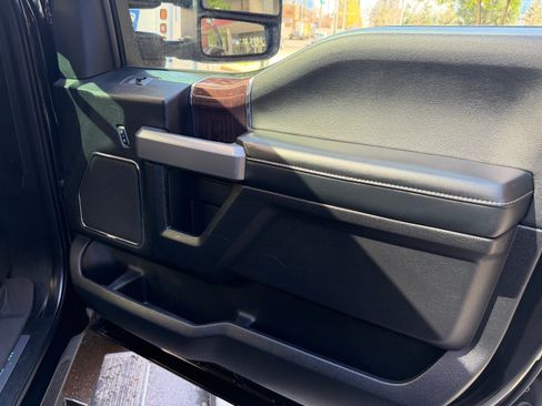 Used 2017 Ford F350 Platinum w/ Platinum Ultimate Package image 9