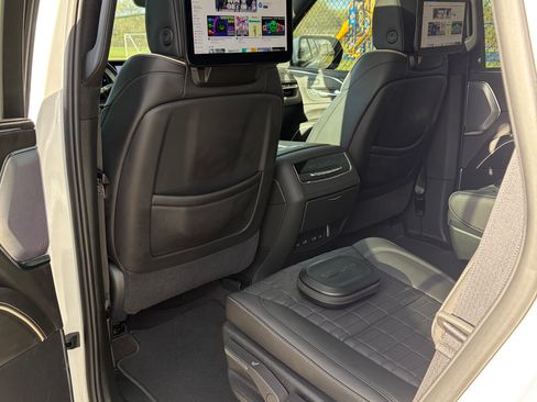 Used 2024 Cadillac Escalade Sport Platinum image 14