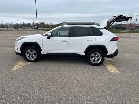 Used 2024 Toyota RAV4 XLE w/ Convenience Package AWD/4WD image 4