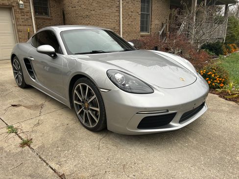 Used 2018 Porsche 718 Cayman image 6