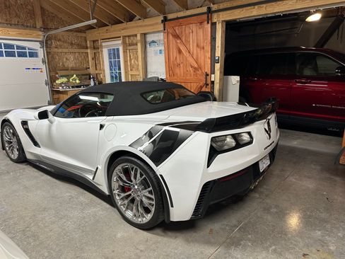 Used 2016 Chevrolet Corvette Z06 w/ 3LZ Preferred Equipment Group image 8