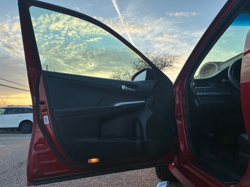 Used 2013 Toyota Camry SE image 8