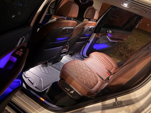 Used 2023 BMW X7 xDrive40i w/ Premium Package image 11