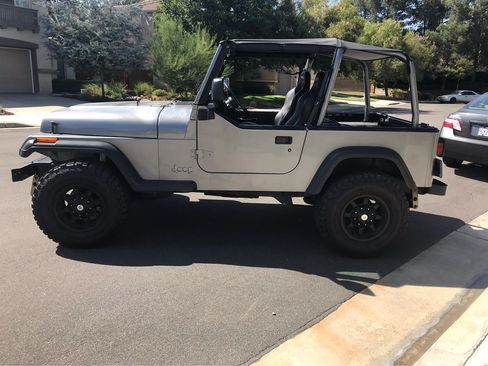 Used 1994 Jeep Wrangler SE image 2