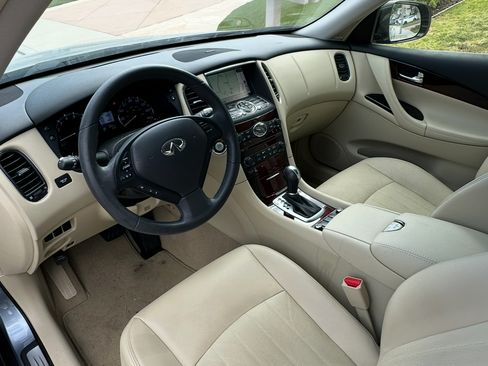 Used 2016 INFINITI QX50 2WD w/ Premium Plus Package image 6