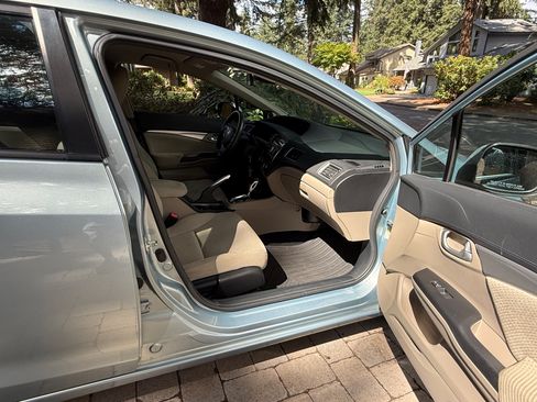 Used 2013 Honda Civic Hybrid Sedan image 16
