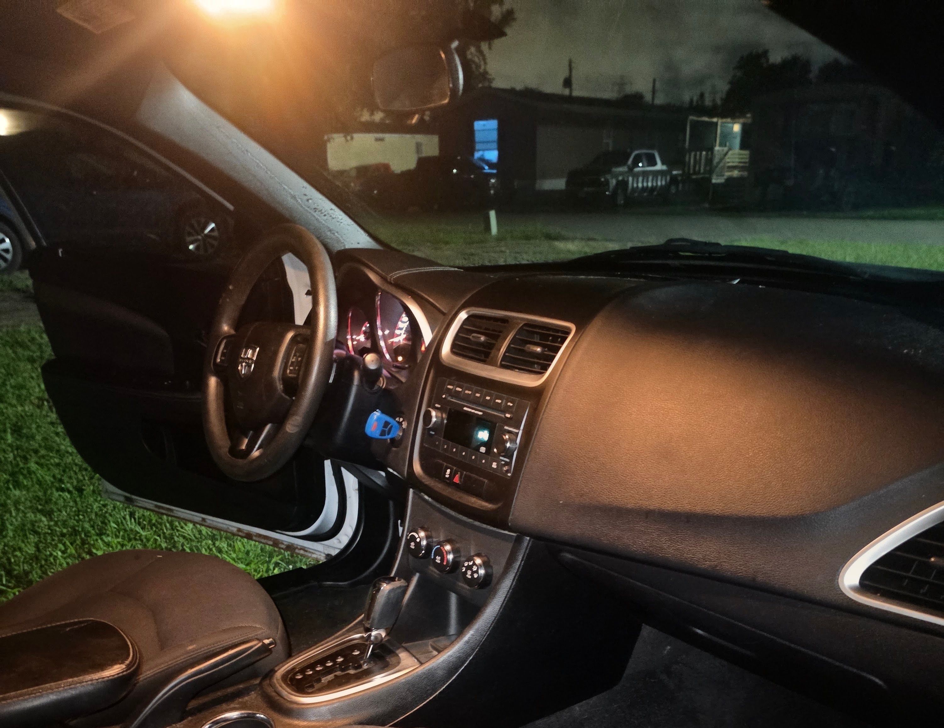 Used 2012 Dodge Avenger SE FWD image 16
