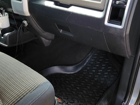 Used 2009 Dodge Ram 1500 Truck SLT image 12