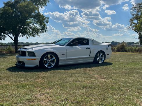 Used 2007 Ford Mustang GT Premium RWD image 4