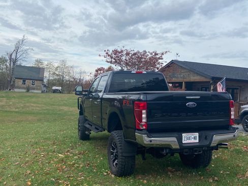 Used 2022 Ford F350 XLT w/ XLT Premium Package image 6