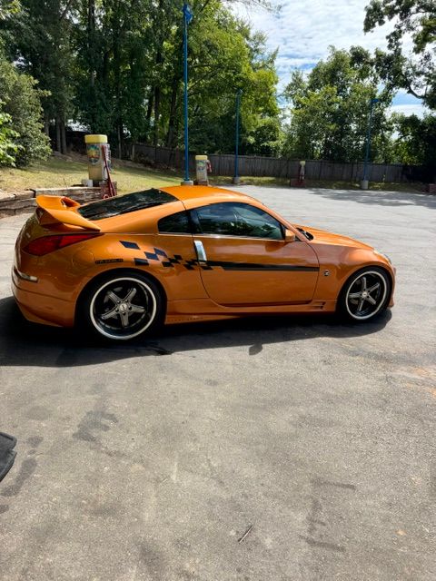 Used 2004 Nissan 350Z Performance w/ Cargo Convenience Pkg RWD image 1