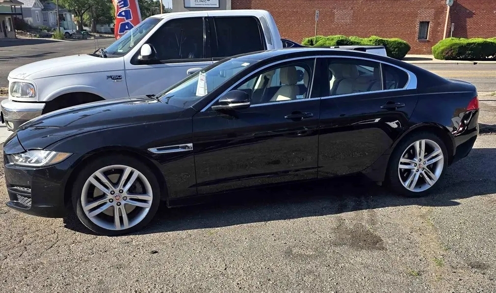 Used 2017 Jaguar XE Prestige AWD/4WD image 1