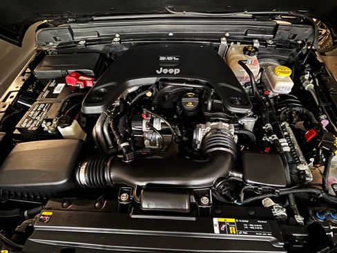 Used 2021 Jeep Wrangler Unlimited Sport image 4