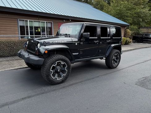 Used 2013 Jeep Wrangler Unlimited Rubicon w/ Connectivity Group AWD/4WD image 2