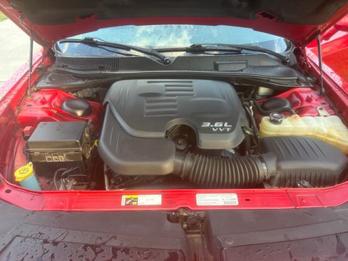 Used 2013 Dodge Challenger SXT RWD image 6