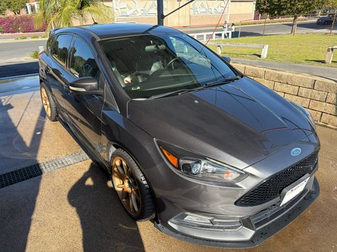 Used 2017 Ford Focus ST w/ Equipment Group 402A image 10