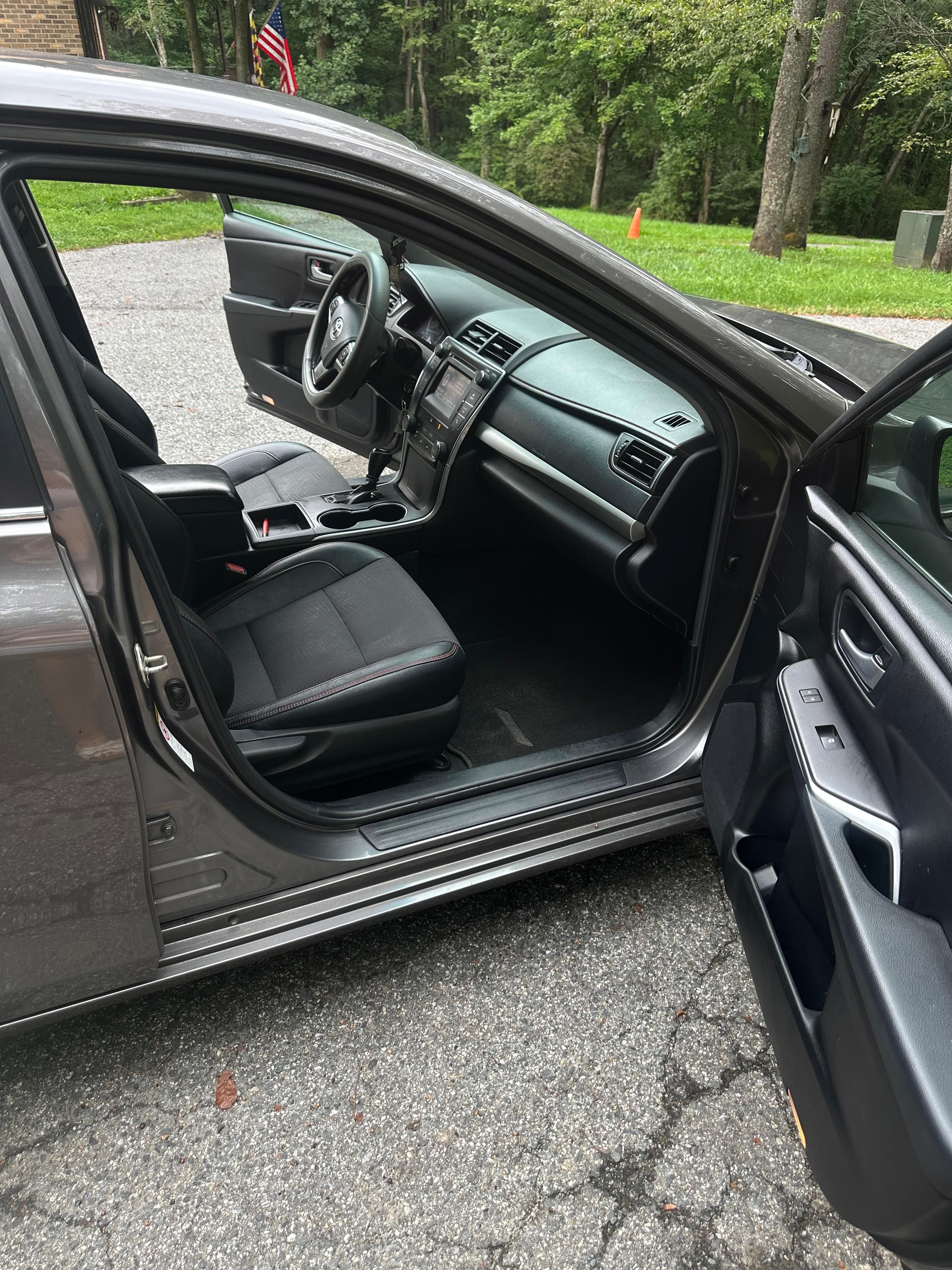 Used 2016 Toyota Camry SE FWD image 13