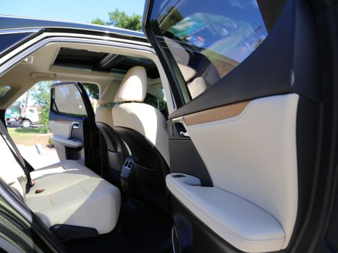 Used 2022 Lexus RX 450h AWD w/ Premium Package image 25
