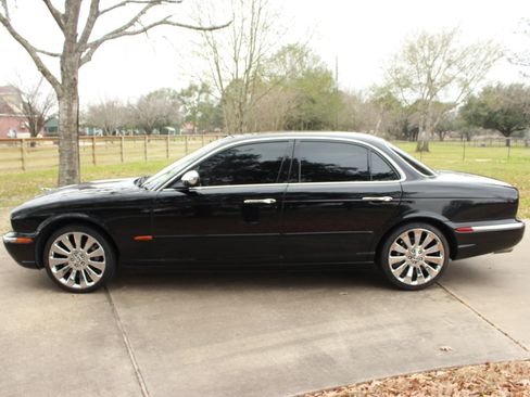 Used 2004 Jaguar XJ8 image 4
