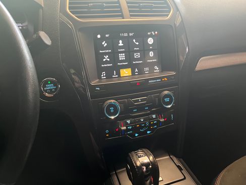 Used 2018 Ford Explorer XLT w/ Equipment Group 202A FWD image 18