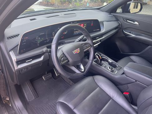 Used 2025 Cadillac XT4 Sport image 11