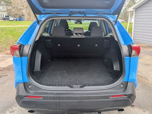 Used 2021 Toyota RAV4 XLE image 20