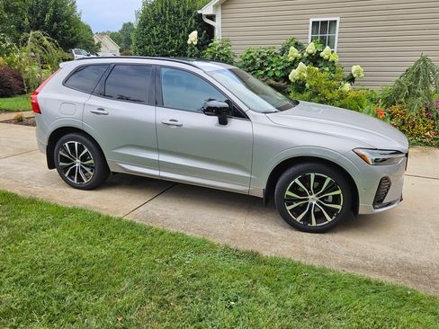 Used 2023 Volvo XC60 B5 Ultimate image 1