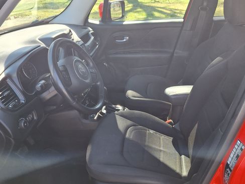 Used 2017 Jeep Renegade Altitude image 8