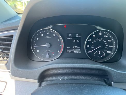 Used 2017 Hyundai Elantra SE image 9