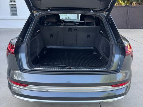 Used 2019 Audi e-tron Prestige w/ Prestige Package AWD/4WD image 19