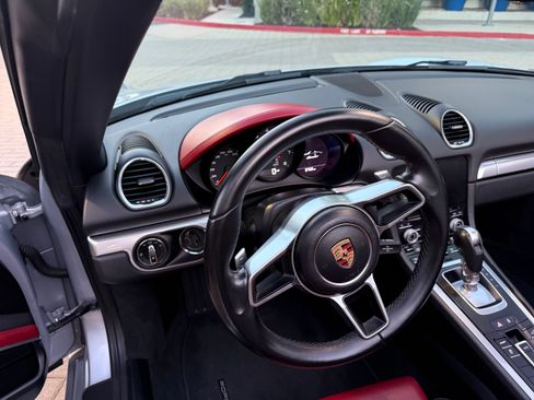 Used 2017 Porsche 718 Boxster image 18