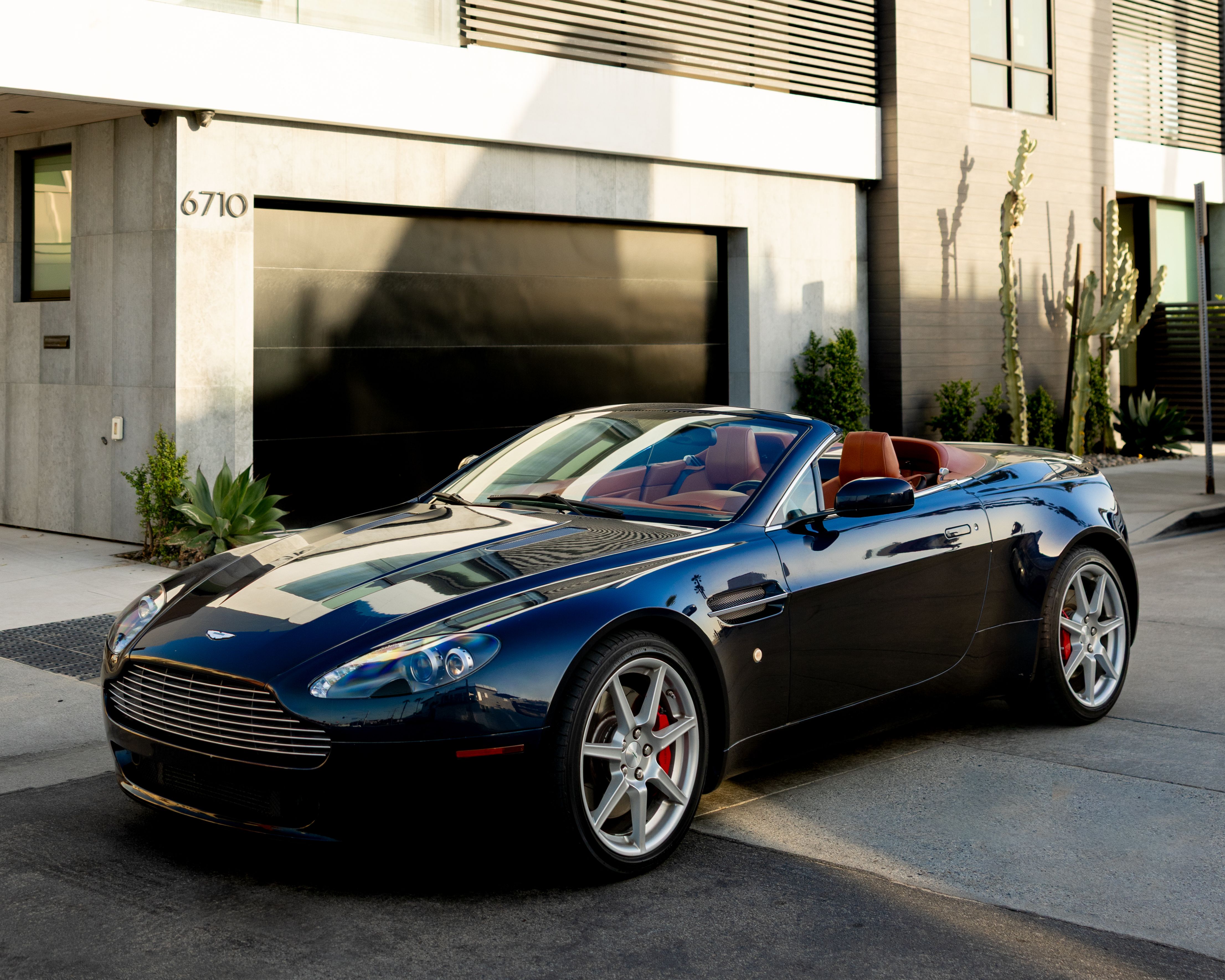 Used 2007 Aston Martin V8 Vantage Roadster RWD image 12