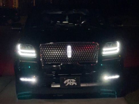 Used 2018 Lincoln Navigator L Select w/ Technology Package AWD/4WD image 4