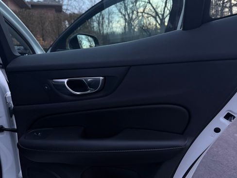 Used 2021 Volvo S60 T5 Momentum w/ Premium Package image 17