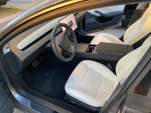 Used 2025 Tesla Model 3 Long Range RWD image 4