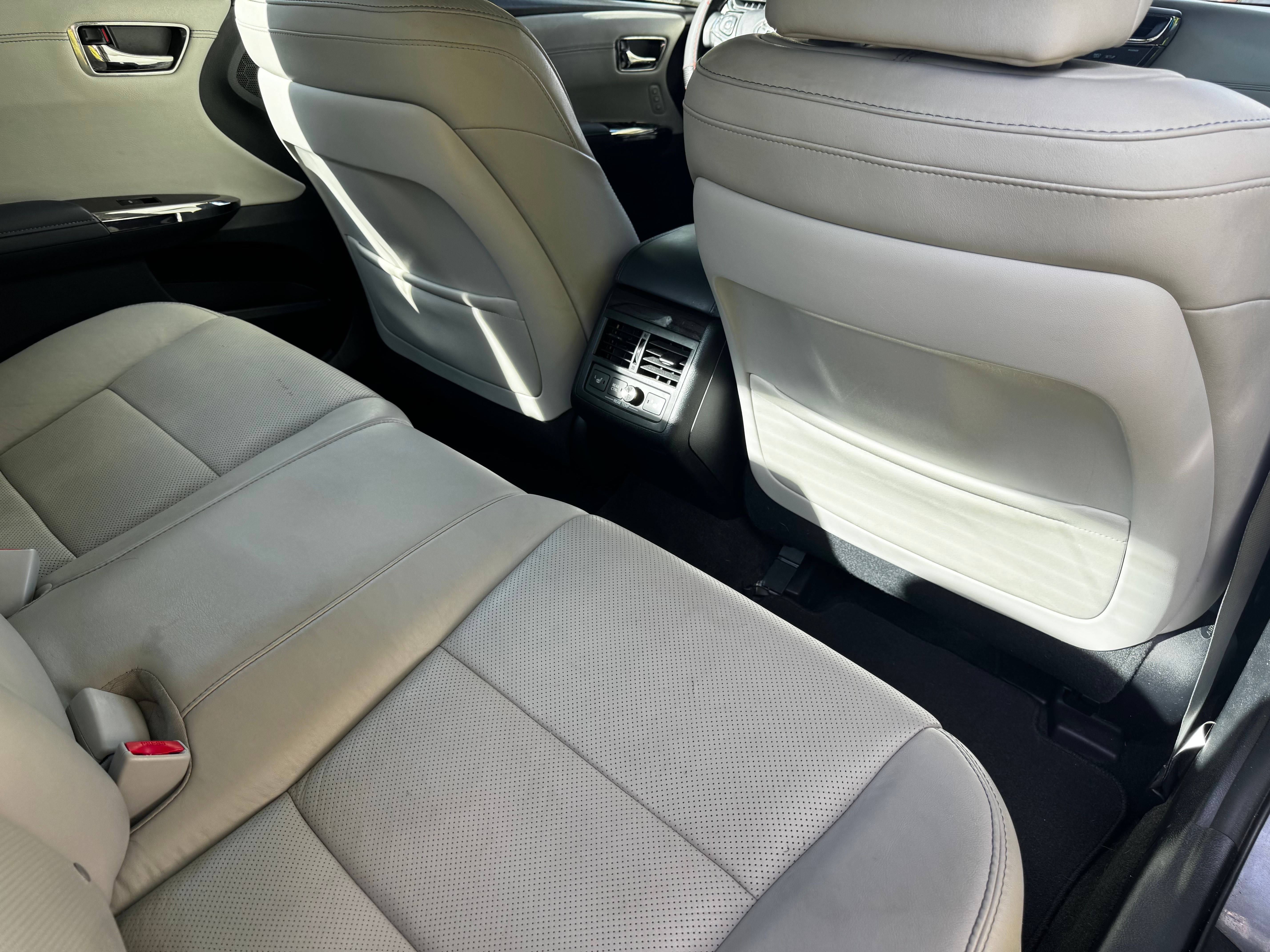 Used 2013 Toyota Avalon Limited FWD image 22