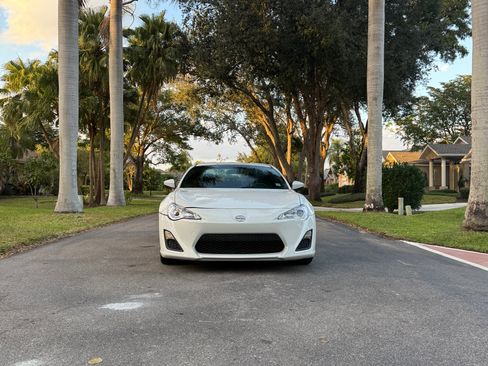 Used 2015 Scion FR-S image 4