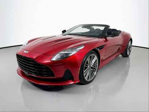 Used 2025 Aston Martin DB12 Convertible image 4