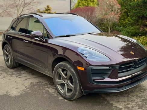 Used 2024 Porsche Macan image 4