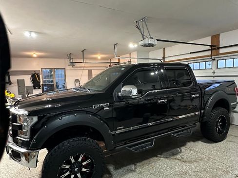 Used 2017 Ford F150 Lariat w/ Equipment Group 502A Luxury image 2